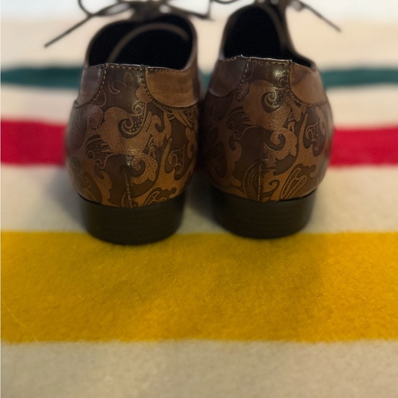 Brown Tooled Leather Shoes Womens 8-8.5 - Picture 3 of 5